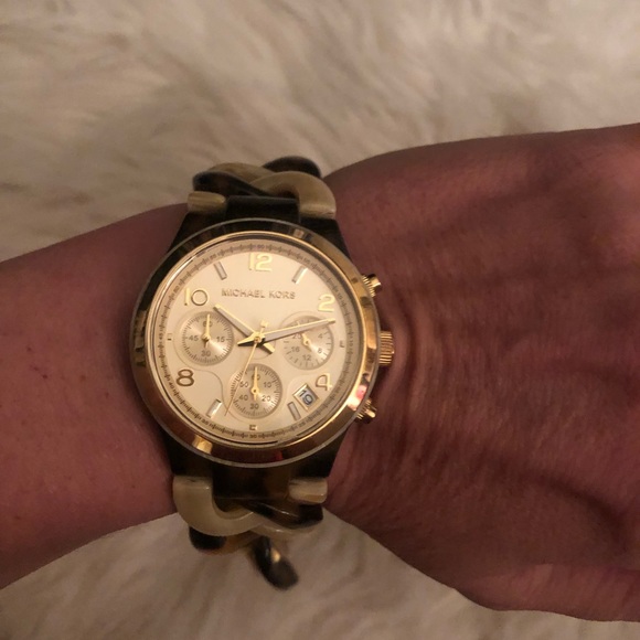 Michael Kors tortoise shell link ladies watch - Picture 2 of 4